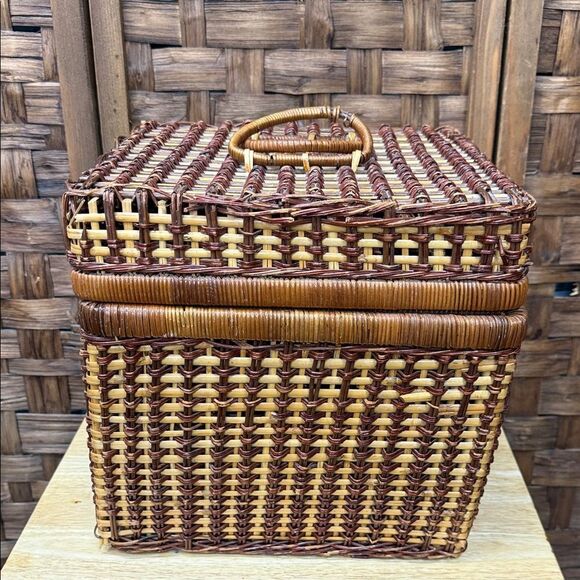 French Wicker Picnic Basket with Handles Vintage 1970s - Picture 1 of 4